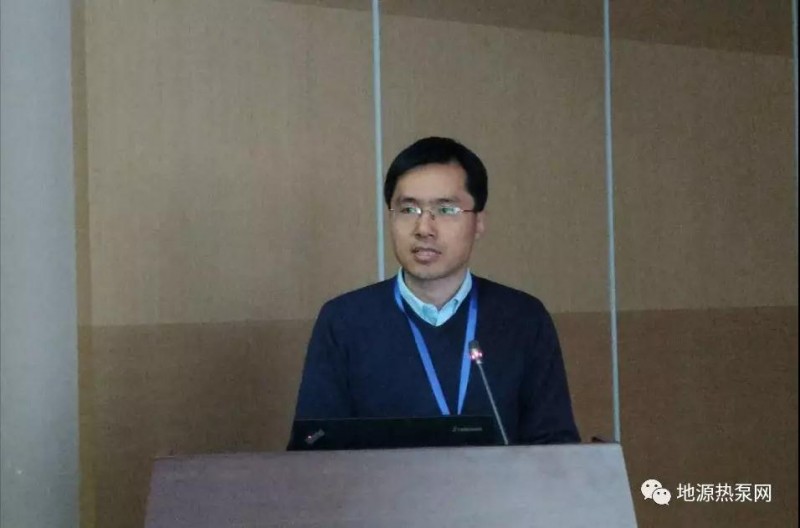 图为国家能源局科技司节能处处长齐志新发言