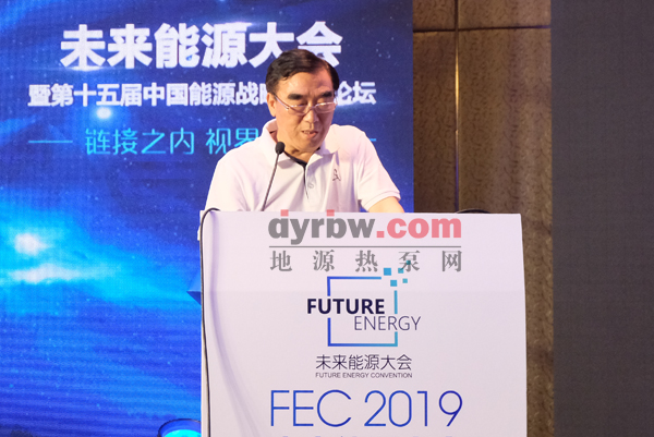 图为名誉理事长曹耀峰600